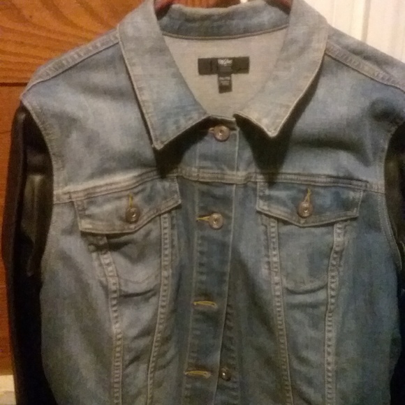 Jean jacket - Picture 2 of 3